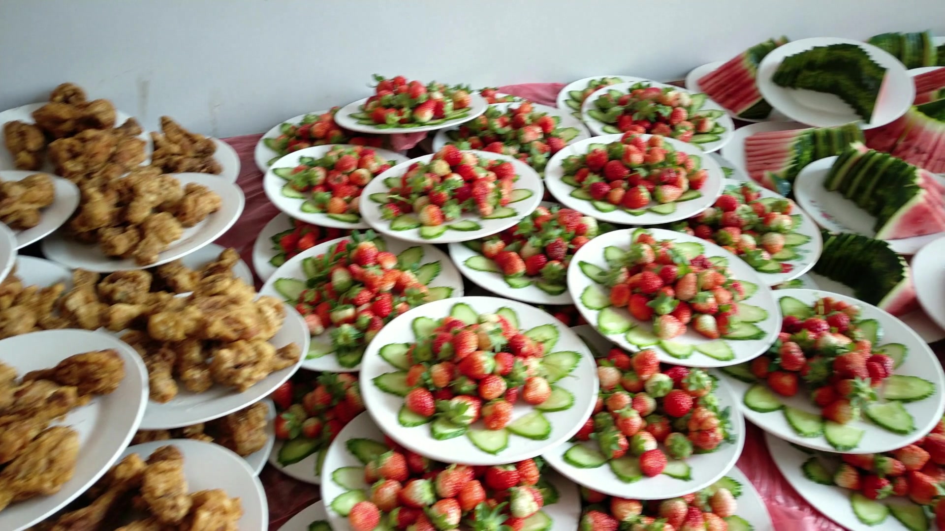 实拍商丘农村摆满月酒,放鞭炮吃酒席,上馍先磕头,又是啥讲究?