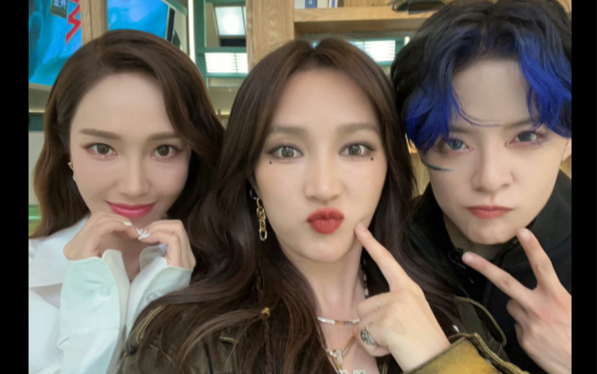 郑秀妍x amber x孟佳 梦幻同框合影照更新!