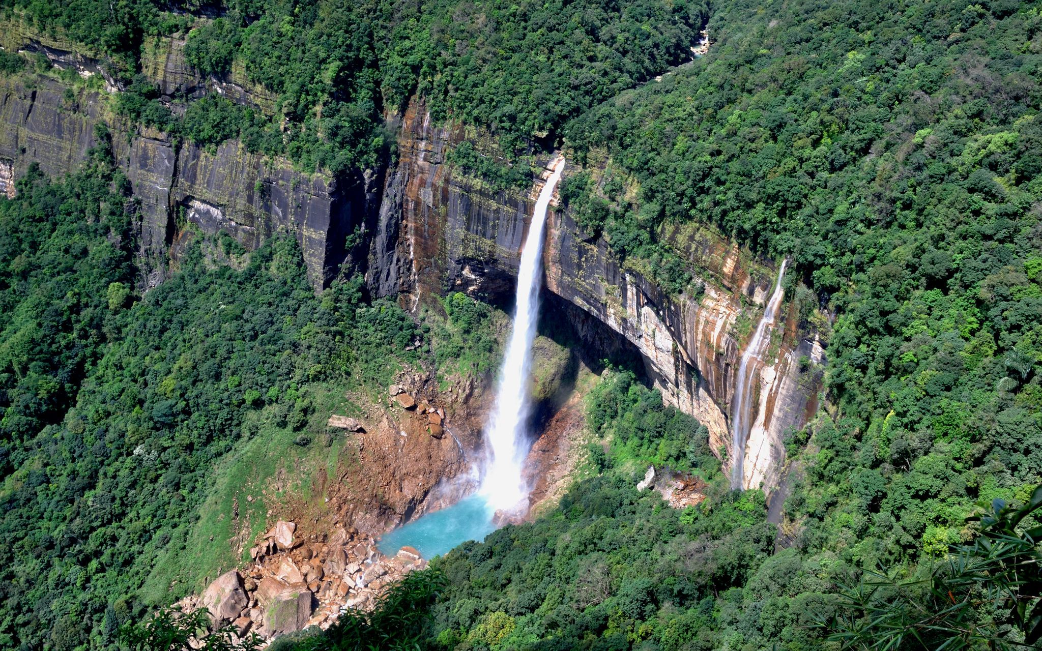 乞拉朋齐瀑布航拍