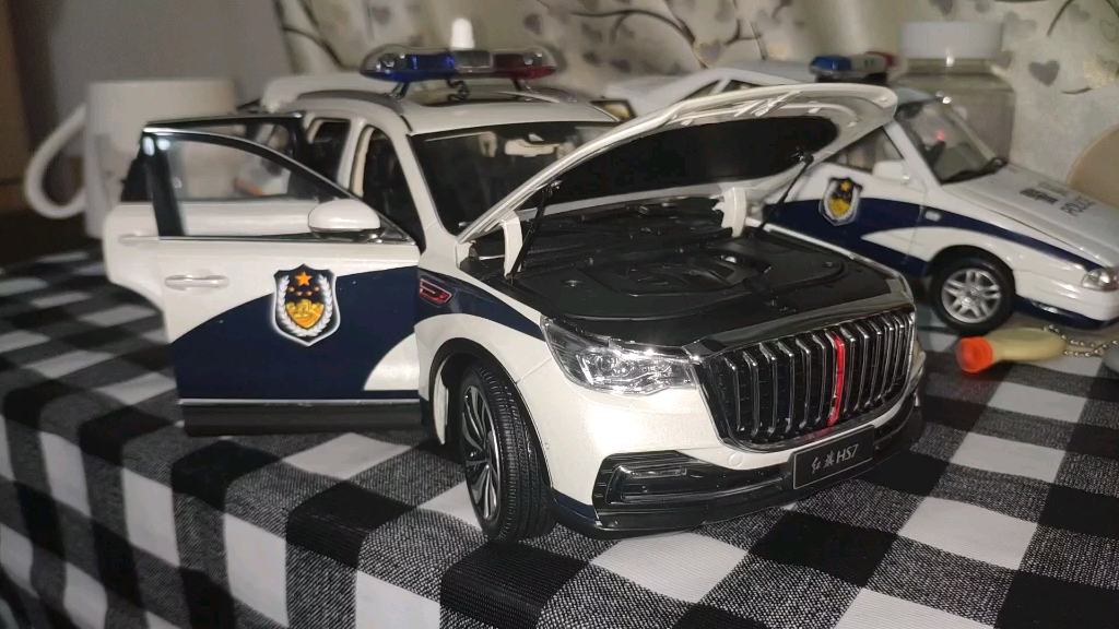 红旗hs7 1:18 警车模型赏鉴