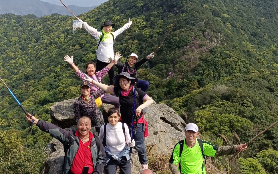 [图]攀登大亚湾虎牙线十二栋，看满山红杜鹃。澳头坝阳光户外运动