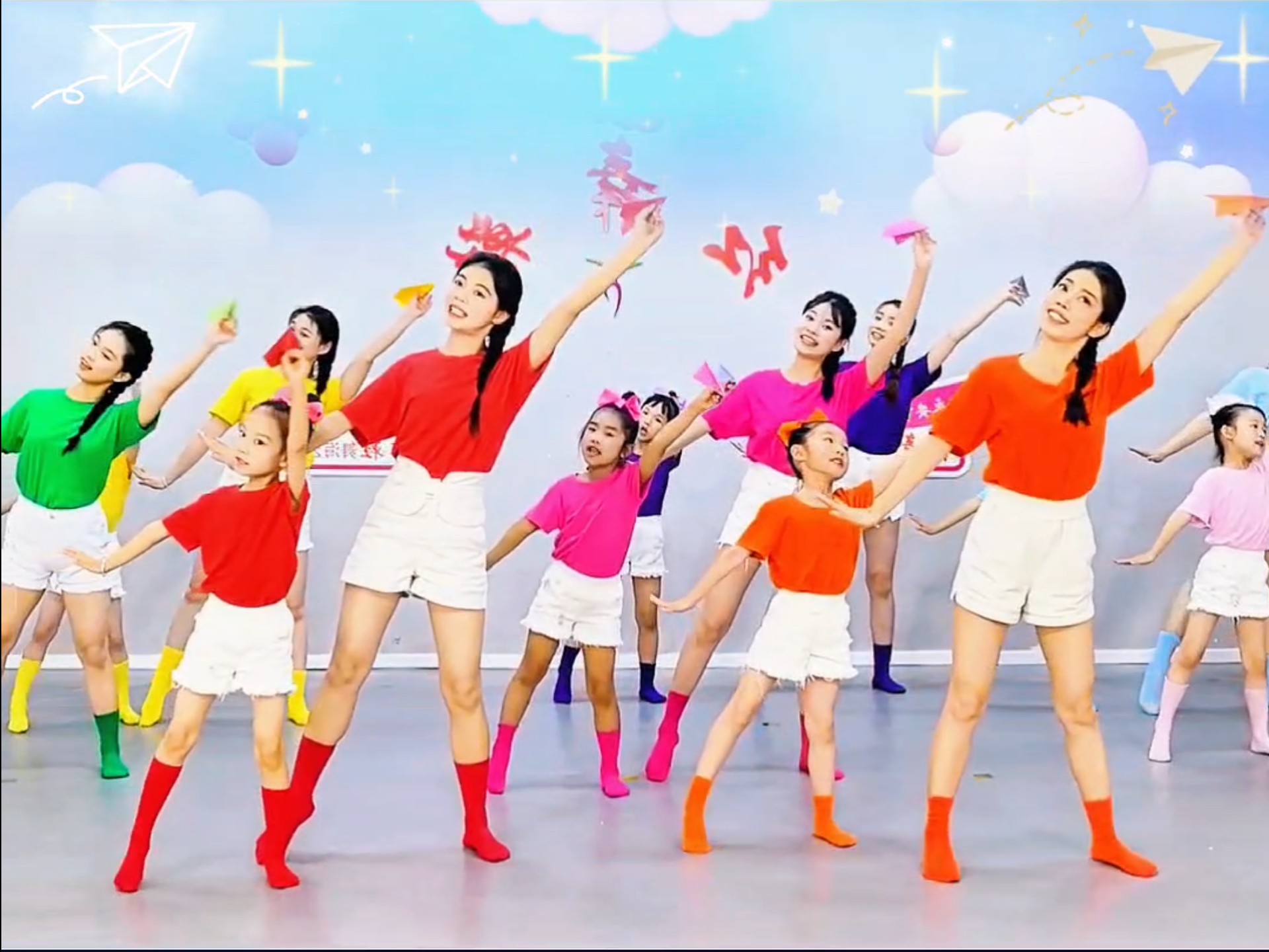 六一幼儿园亲子舞蹈节目《纸飞机》