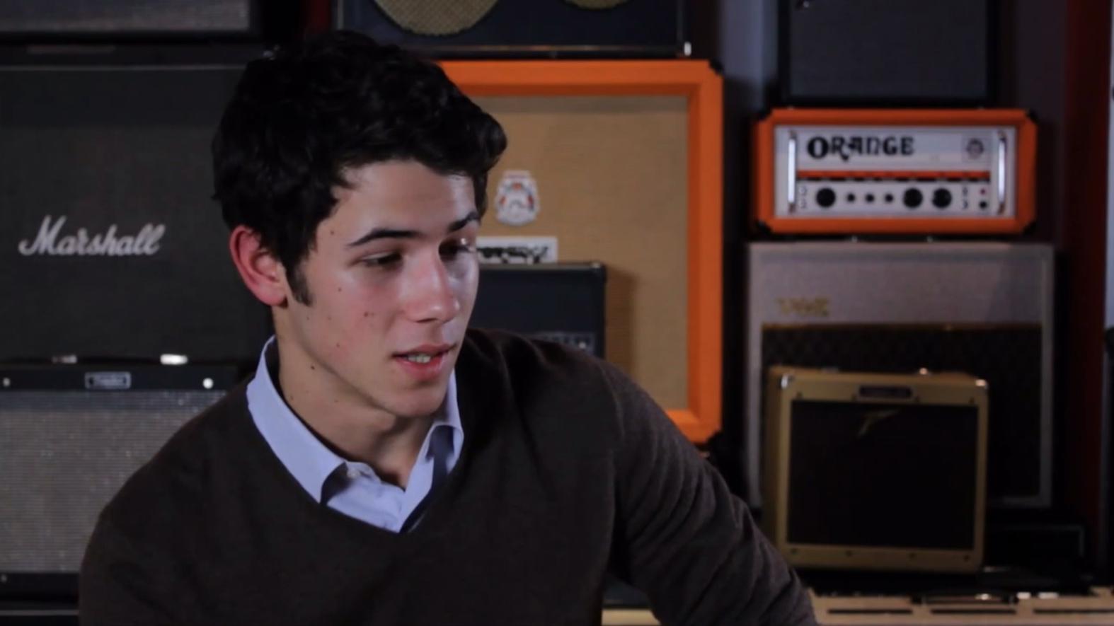 [图]Nick Jonas talks about recording with Alfie Boe小神马录音版的空桌椅真的很好听