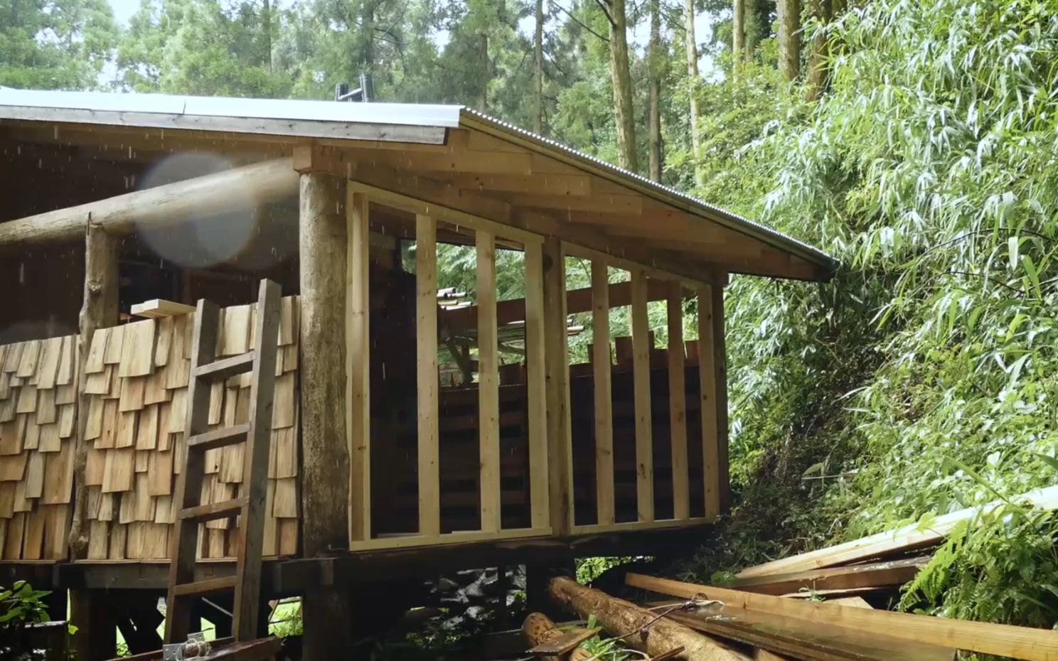 从零开始单人木屋建造,日本护林员大叔荒野丛林中一步步