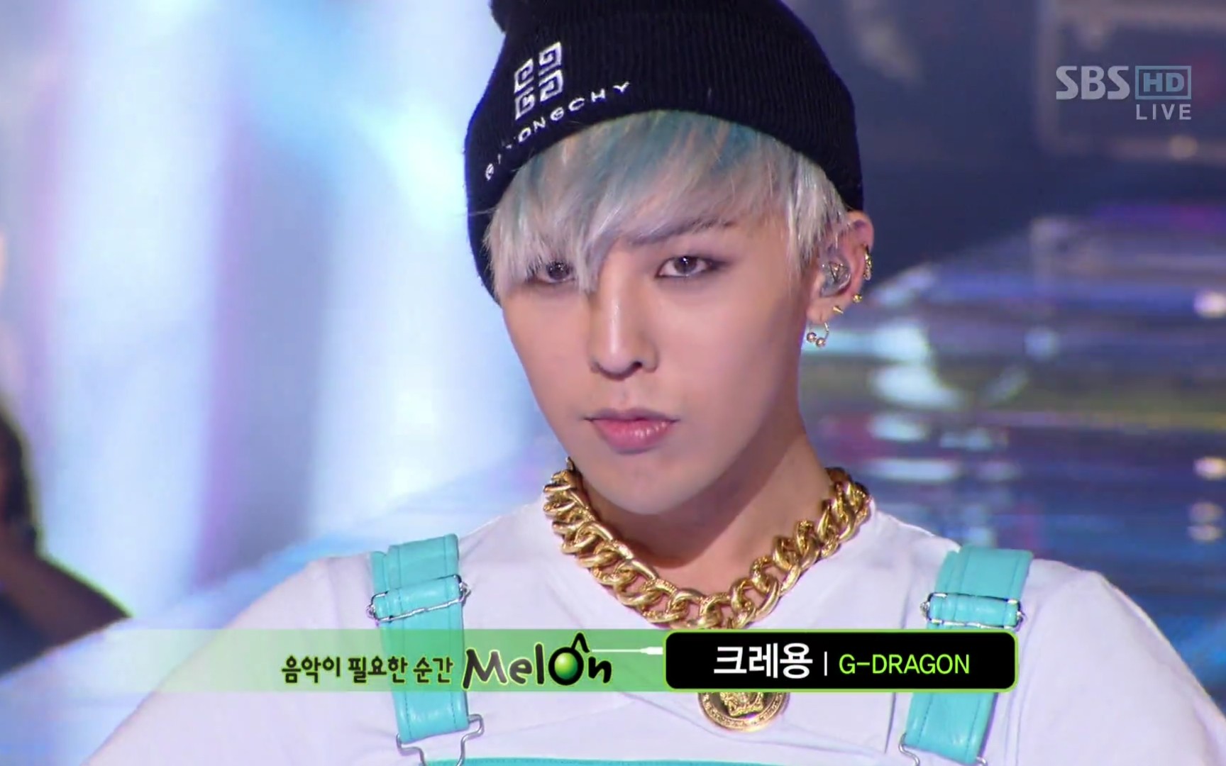 权志龙crayon121021sbs人气歌谣现场超喜欢这个户外现场