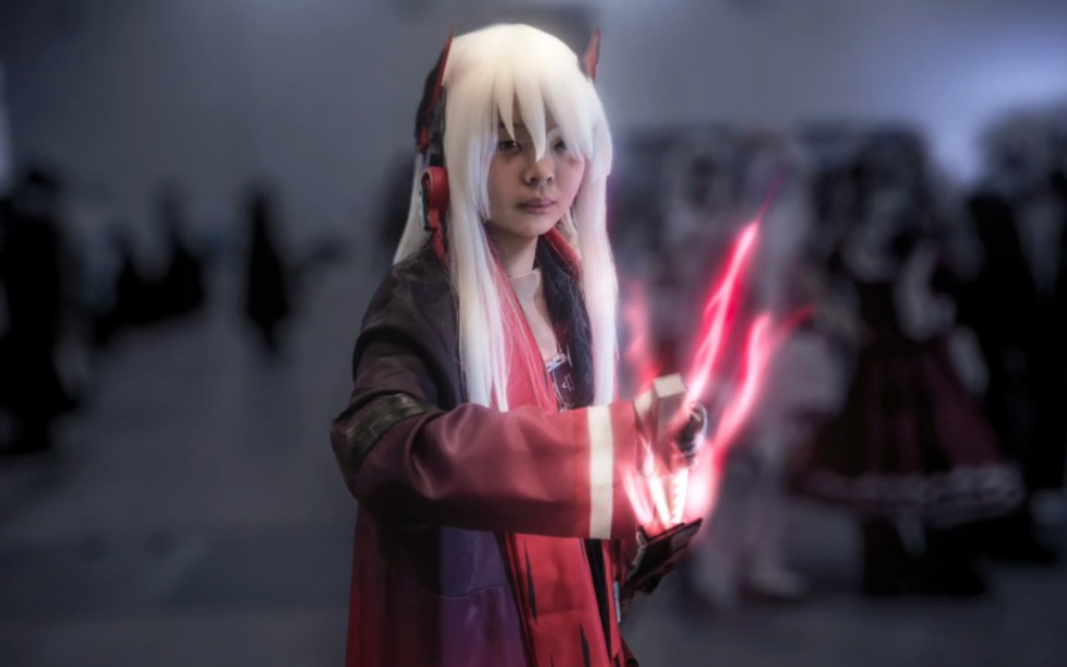 【战双cos】露西亚·深红之渊:指挥官,我主动来找你,你怎么后退了?