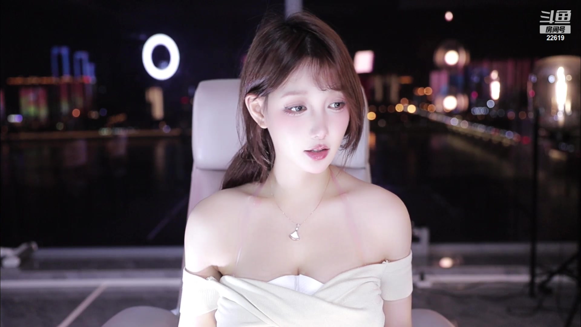 [斗鱼]minana呀 2024-04-01 22点直播录像