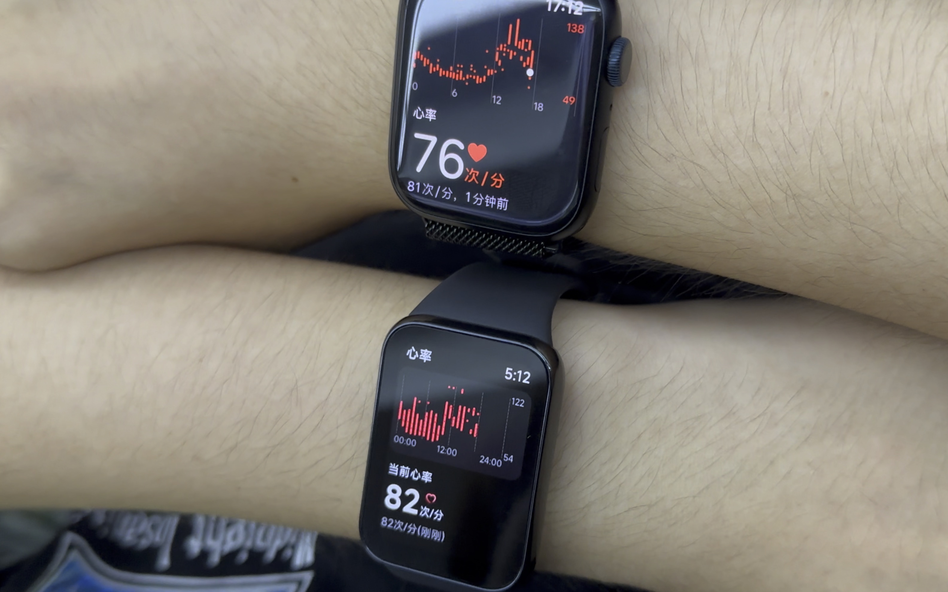 小米手环8pro apple watch s8同时测心率,测出来数据变动有点大