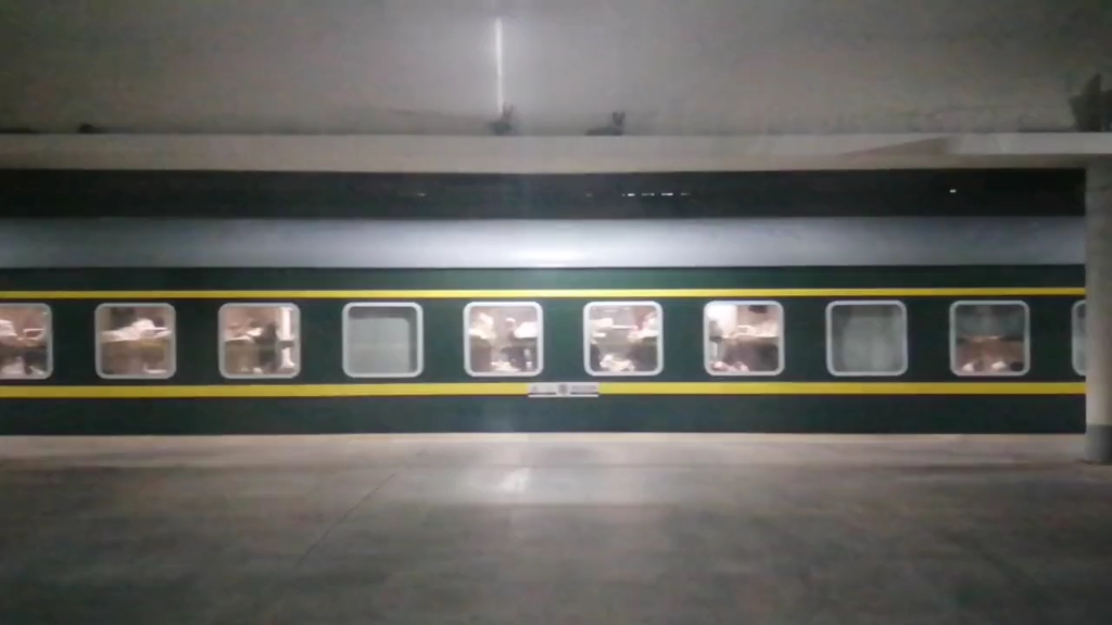 【中国铁路】z114次列车广州站发车