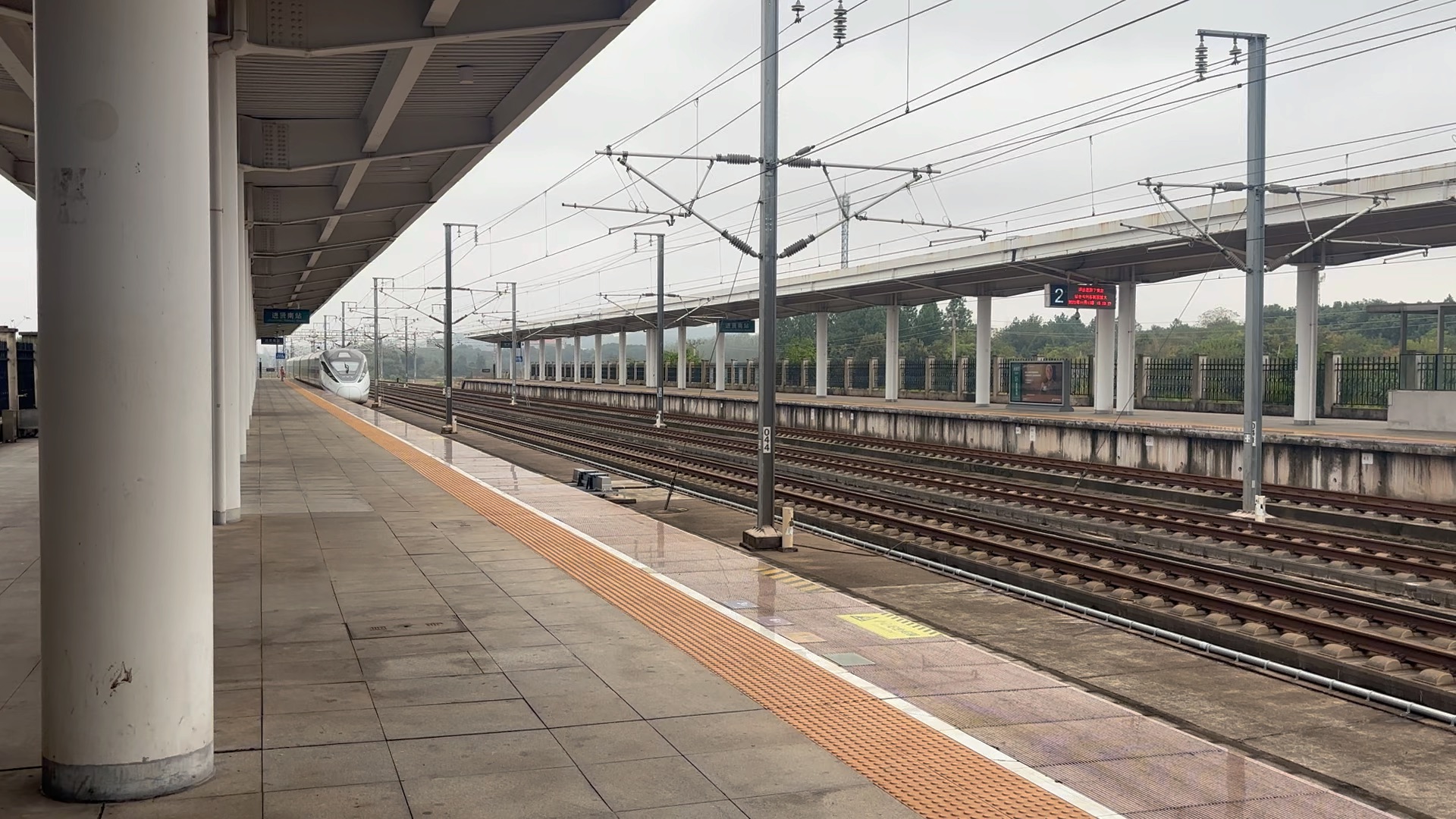 成局贵段crh380d-1543担当g1686(贵阳北—厦门北)出进贤南站