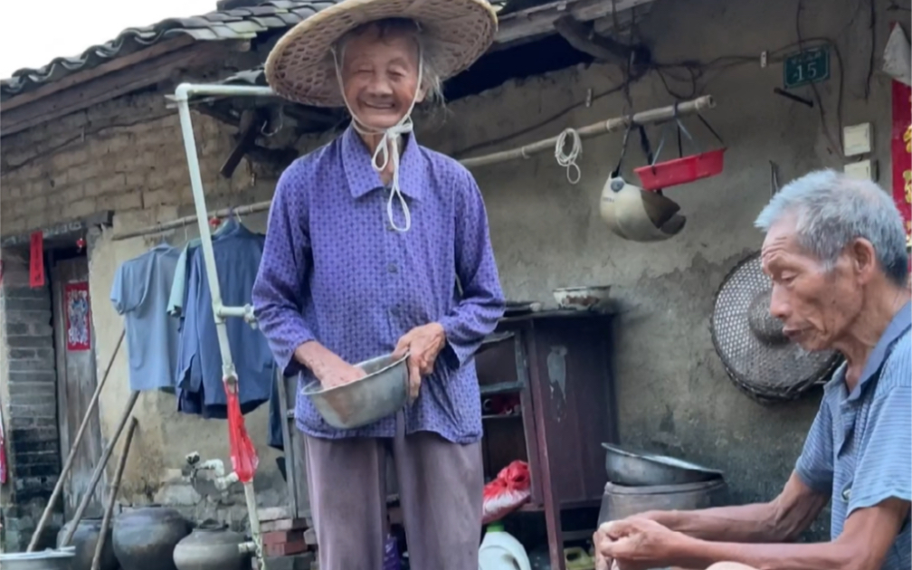 肩挑日月,手转乾坤;一粥一饭当思来之不易,半思半缕,恒念物力维艰.用127天记录玉米种植全程哔哩哔哩bilibili