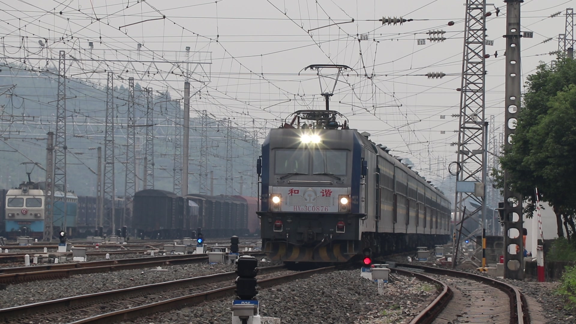 hxd3c 0876(成局重段)牵引5611次出内江站 重庆方向_哔哩哔哩_bili