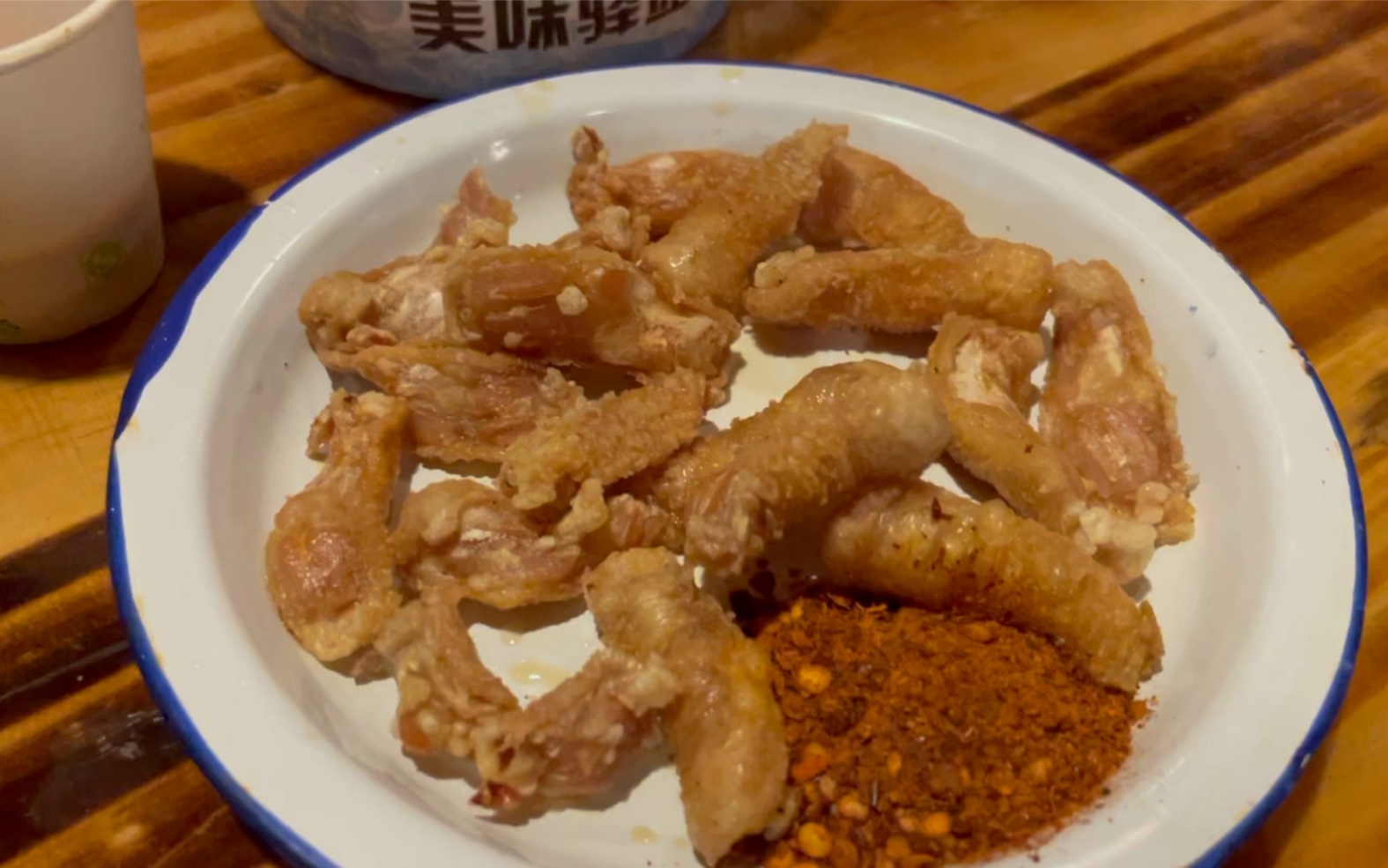 孤独的云南菜—口缸米线 炸鸡皮 炸鸡脚筋 考臭豆腐 冰稀饭