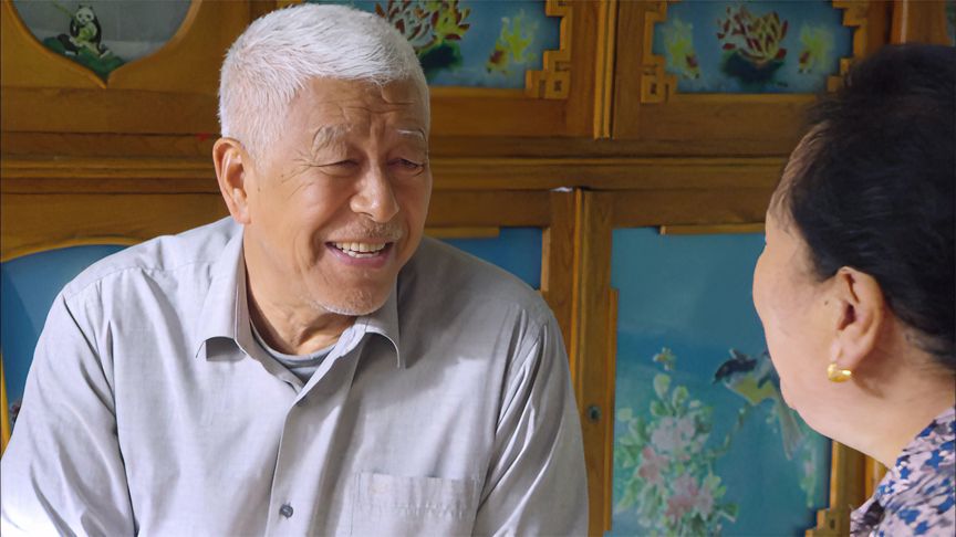 一村之长:大妈用土味情话表白朱大爷,俩人非常甜蜜