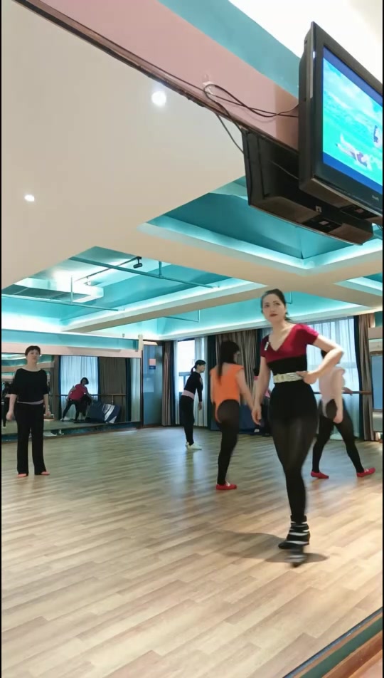 火烈鸟健身雁城店叶子老师202402211301d