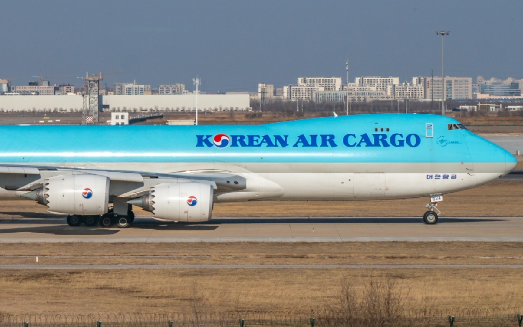 宿舍看大韩航空747-8f滑跑 起飞