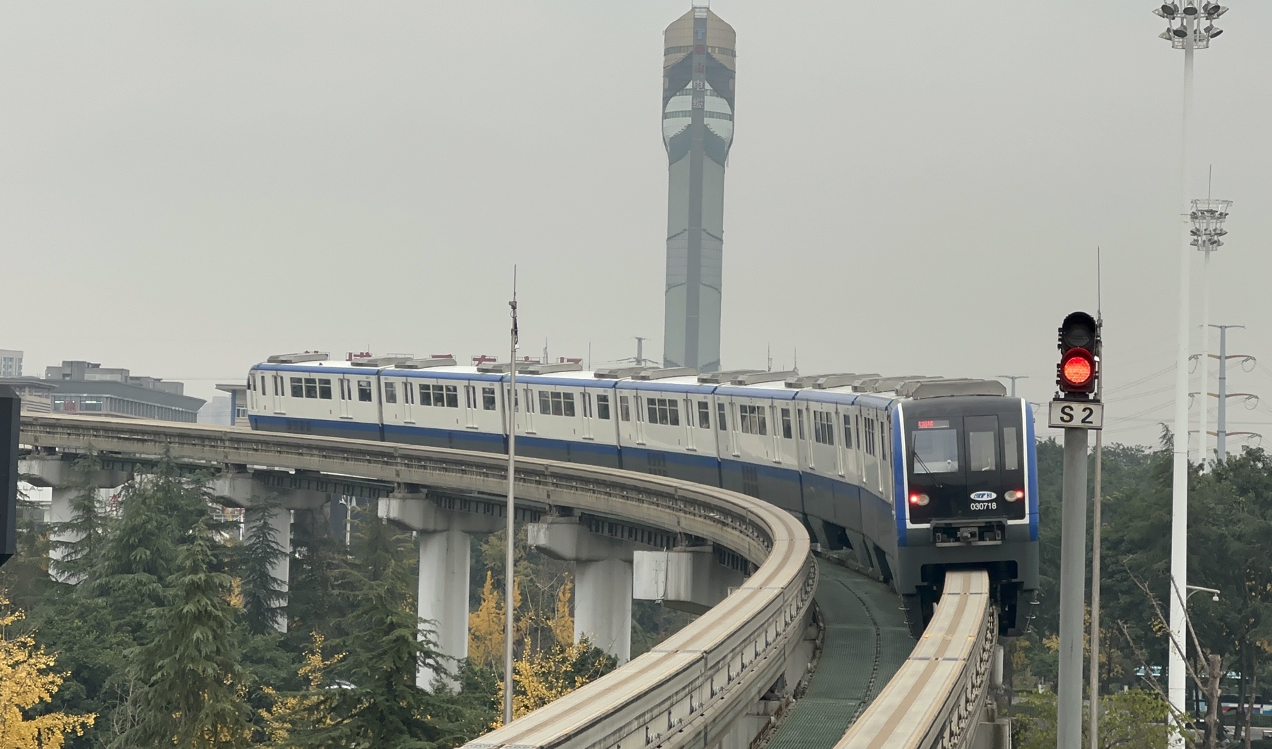 重庆3号线03071(8编组车)出金渝站
