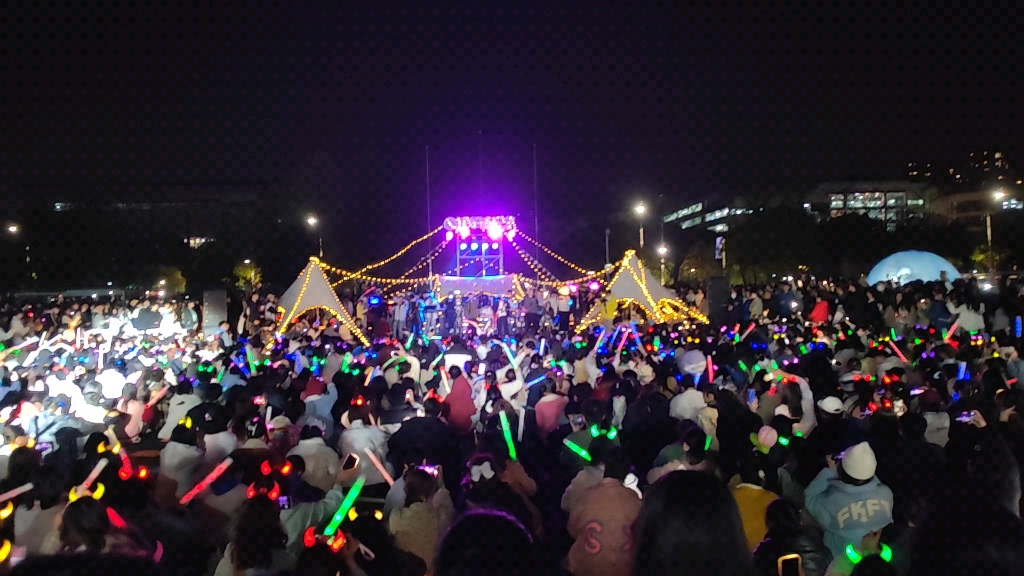 【花海】大学生草坪音乐节合唱花海,气氛超好!