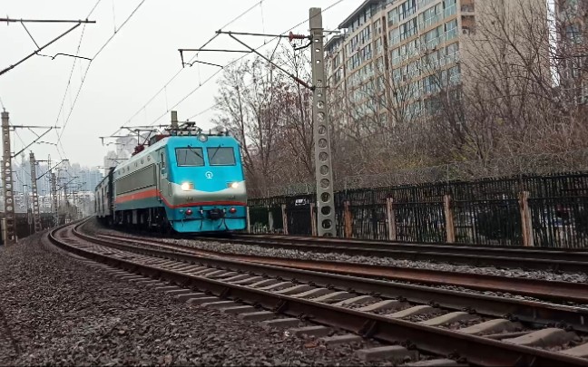 【中国铁路】津山线蛤蟆ss9-0021担当的k1024通过新开路铁路桥.