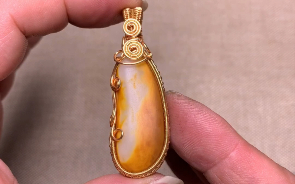 和田玉籽料原石绕线吊坠制作过程