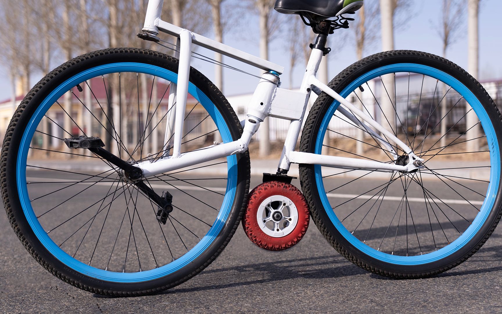 一个全时两驱自行车!