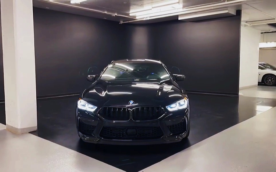 宝马m8黑武士西装暴徒