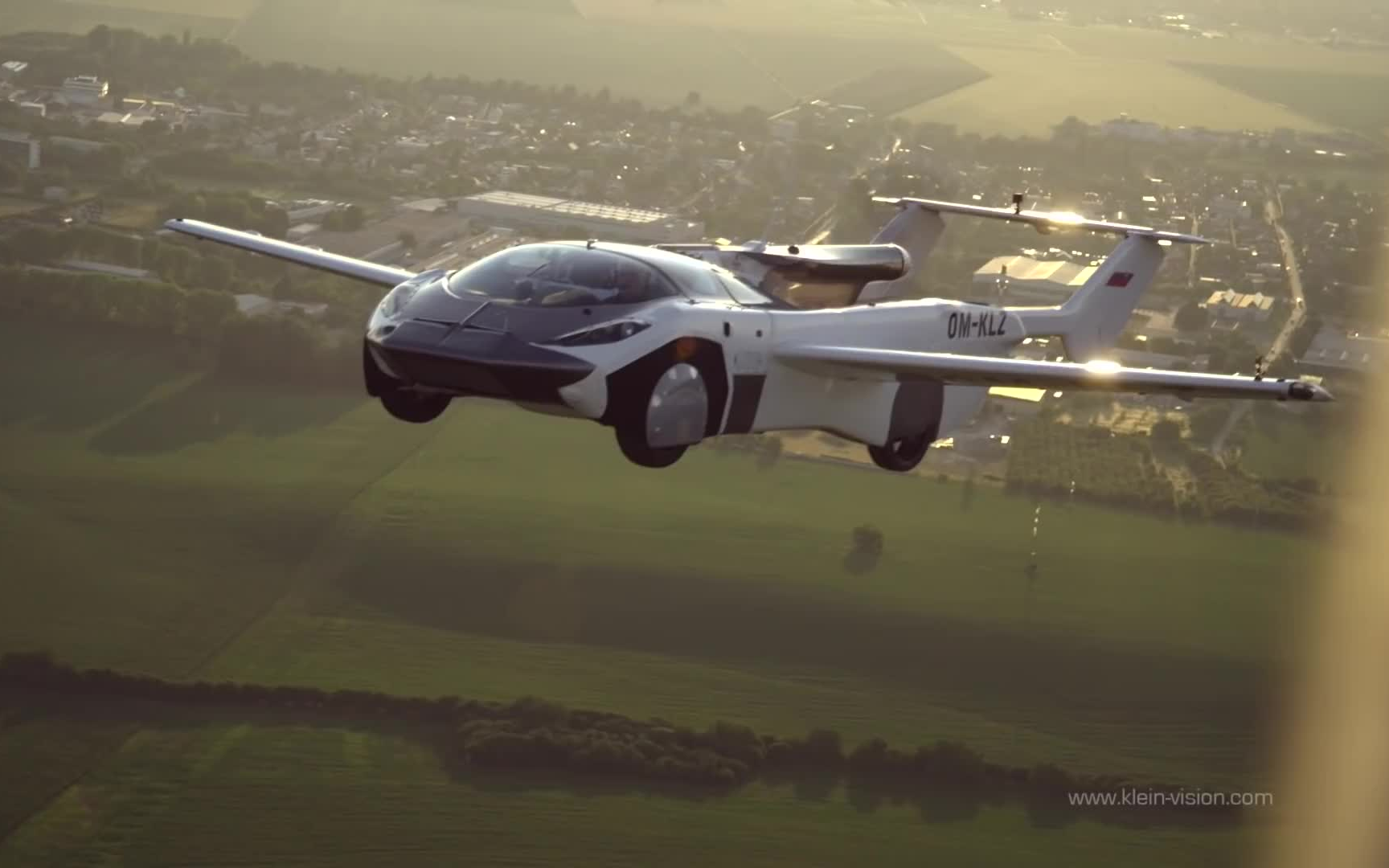 [图]KleinVision飞行汽车 跨市飞行+路面行驶 The flying car completes first ever inter-city flight