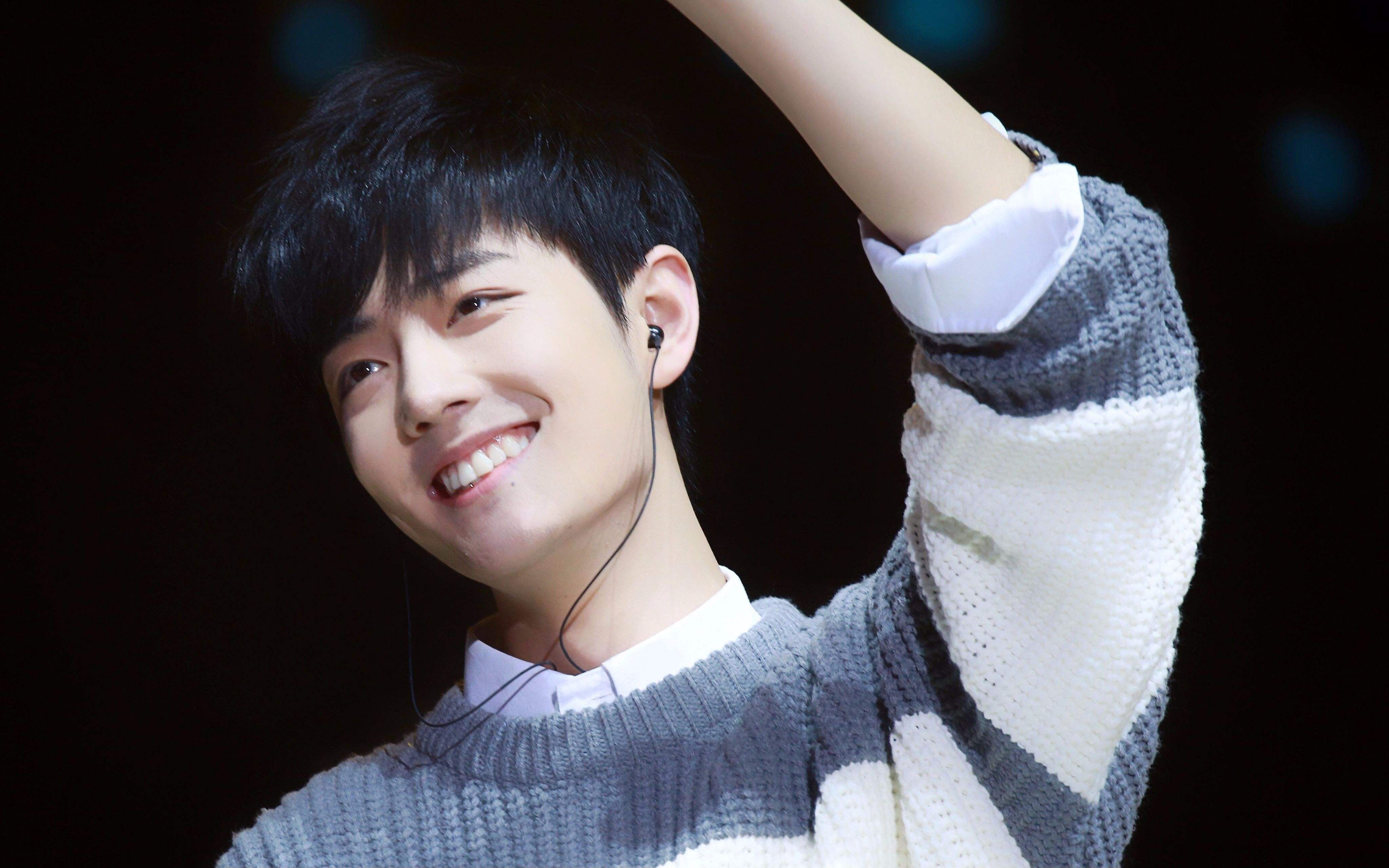 舞台上的肖战最迷人