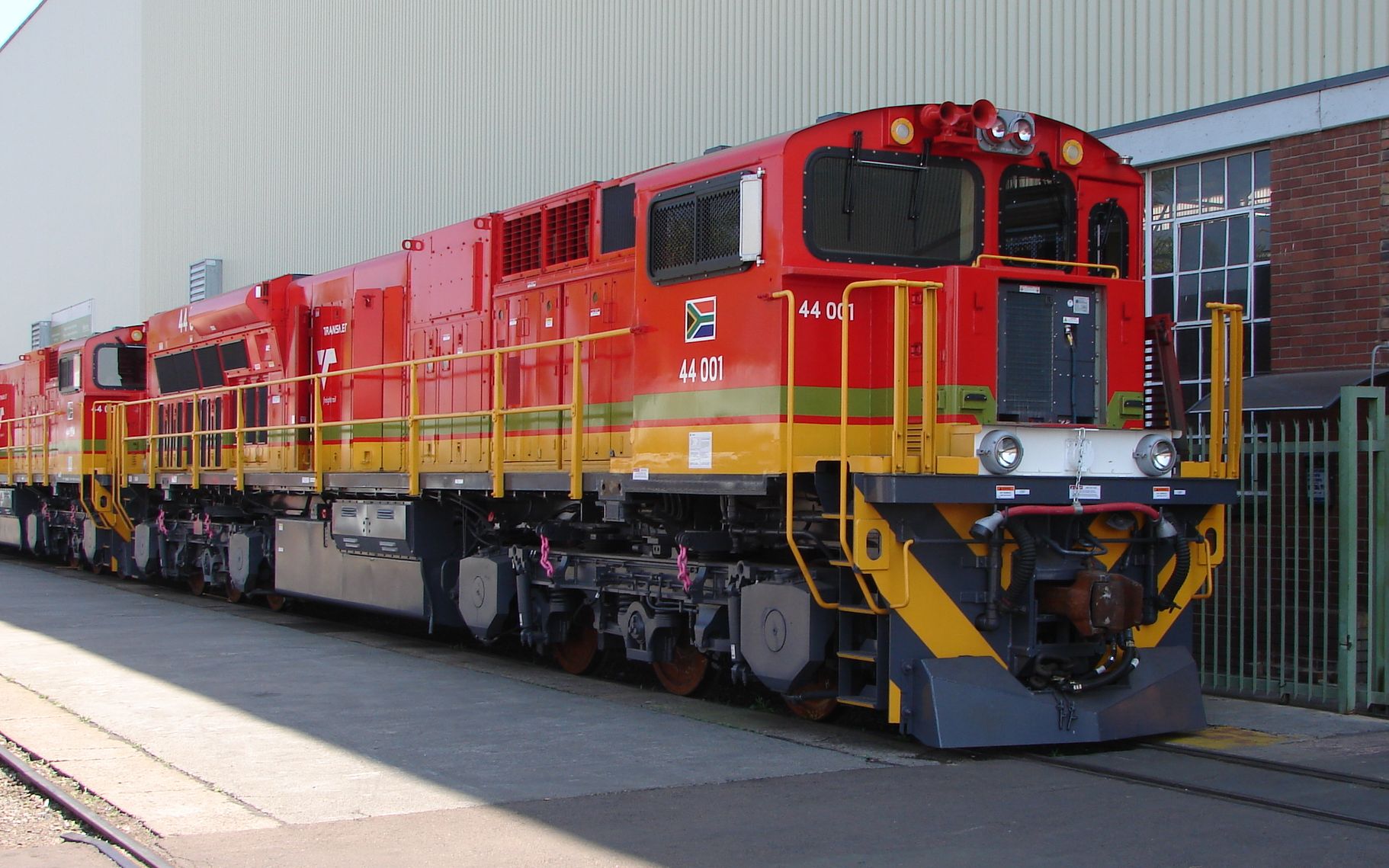 搬运世界铁路南非transnet铁路的新一代内燃机车主力来自美国通用电气