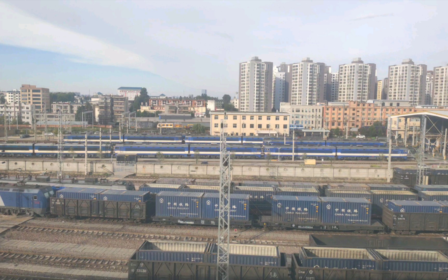 带你从桥上看昆明机务段