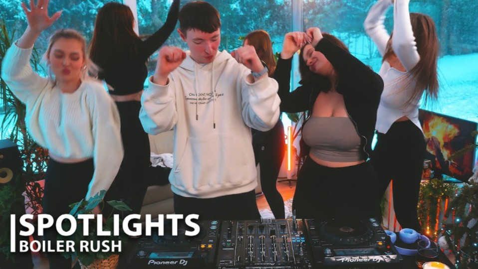 RÜFÜS Style – Winter Garden Sessions by Michael Pow & Victoria Noir