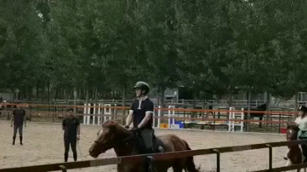 [图]父子同行，风雨无阻