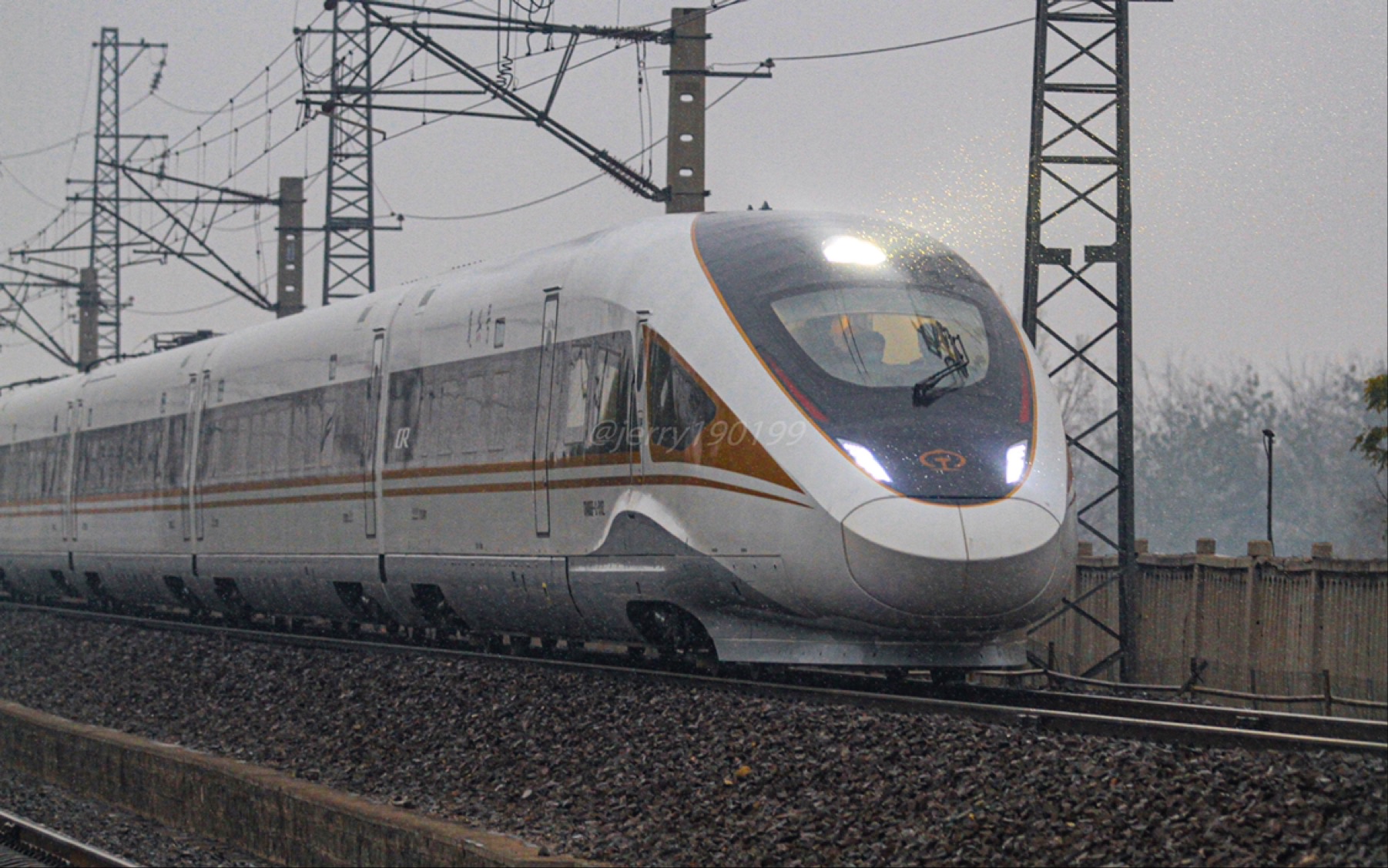 中国铁路新车上路新型cr400bfc抢先看京城初雪中cr400bfc5162带司机门