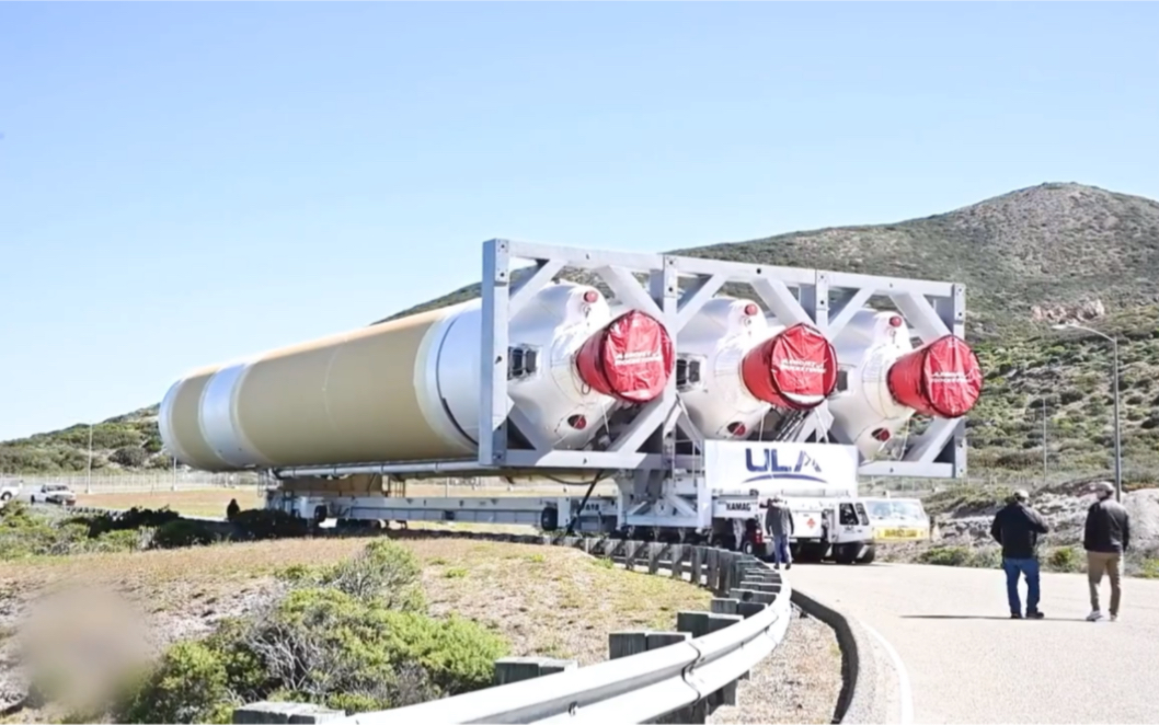 美国德尔塔4型重型火箭,转场发射全过程,被称为侦查卫星的翅膀