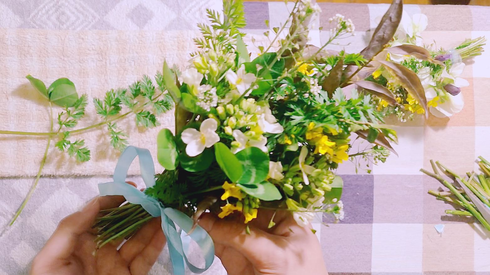 只使用胡萝卜白菜野草也能做清新自然系花束? 『车厘的插花日记#1』
