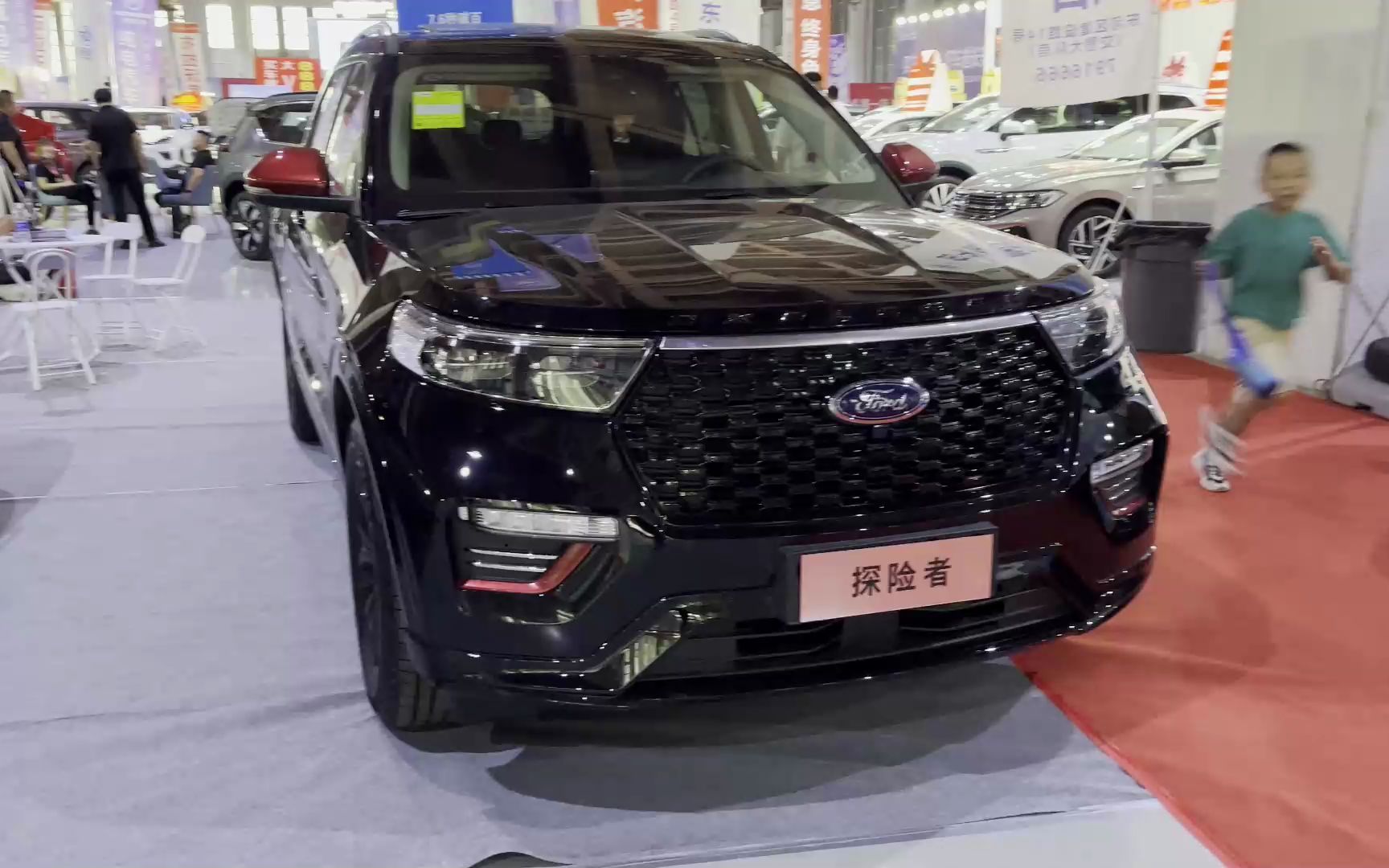 2021福特探险者黑武士实拍