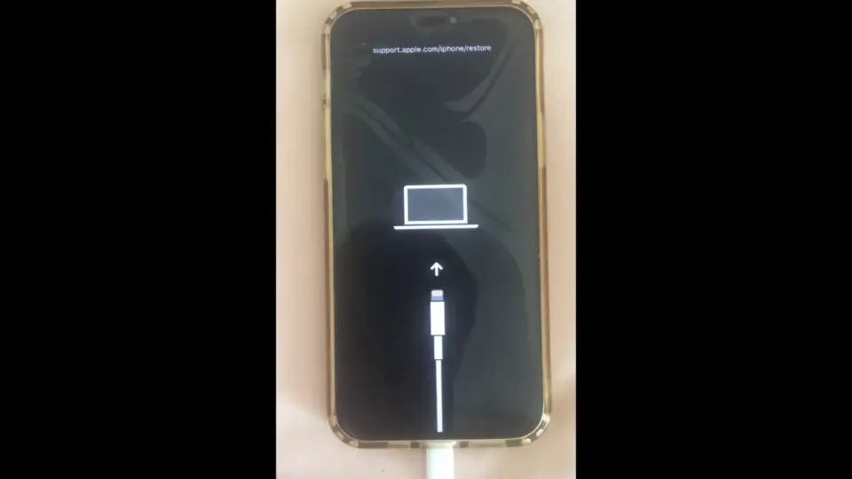 iPhone12没有空间就死机，重启白苹果咋办？ 恢复模式更新系统解决_哔哩 