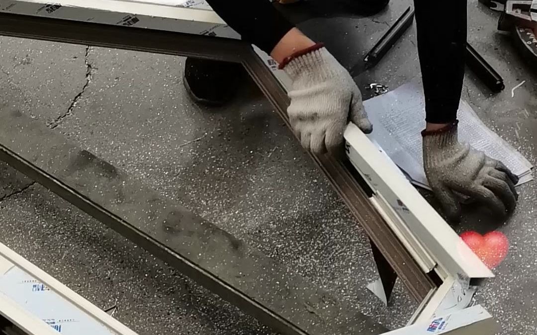 你见过这个形状的窗户吗?你见过这种玻璃压线吗?