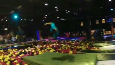 比较一下<em class="keyword">jump</em>360和普通<em class="keyword">蹦床</em>公园，差距就太大了。