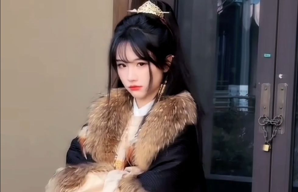 张雅倩 快跑,她歪嘴生气啦! [animalibera] 慢动作屏闪变色