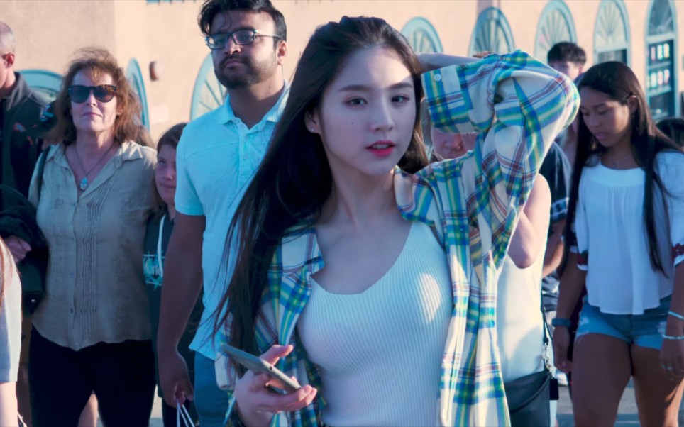 loona - 田姬振 鸡胗妹妹也太美了吧【日常街拍】