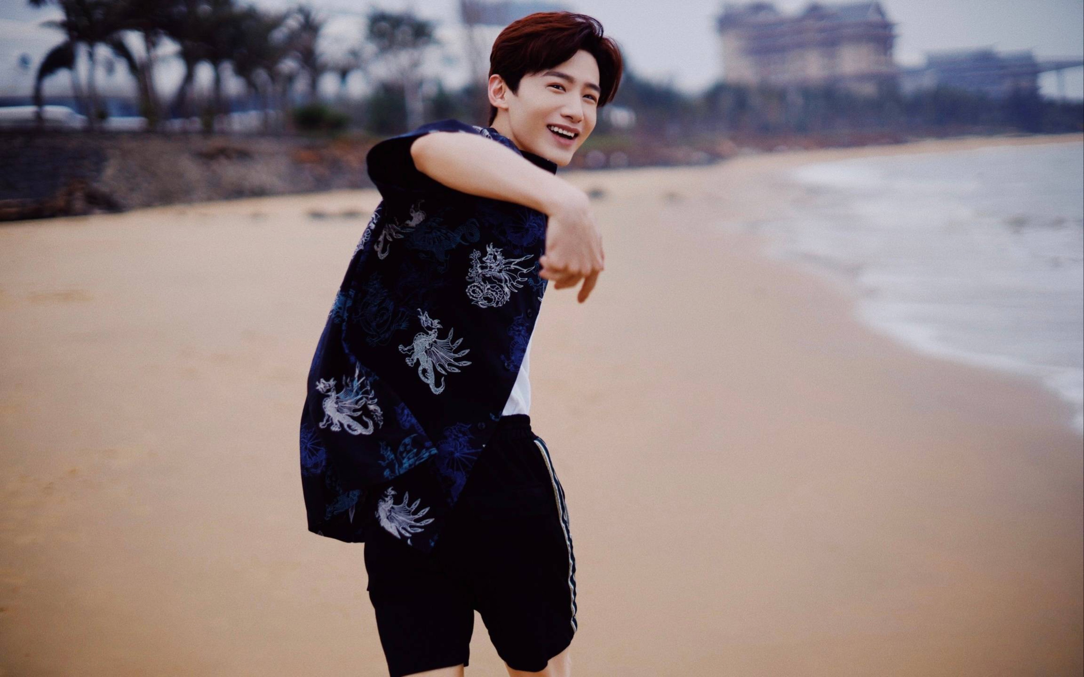 白敬亭21323海口海边的风想偷偷带走你还是最初的少年模样