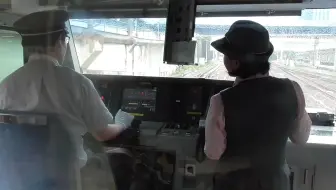 Jr東日本 カッコ良すぎ 女性車掌 指差喚呼が決まっている 京葉線15年12月28日 哔哩哔哩 Bilibili