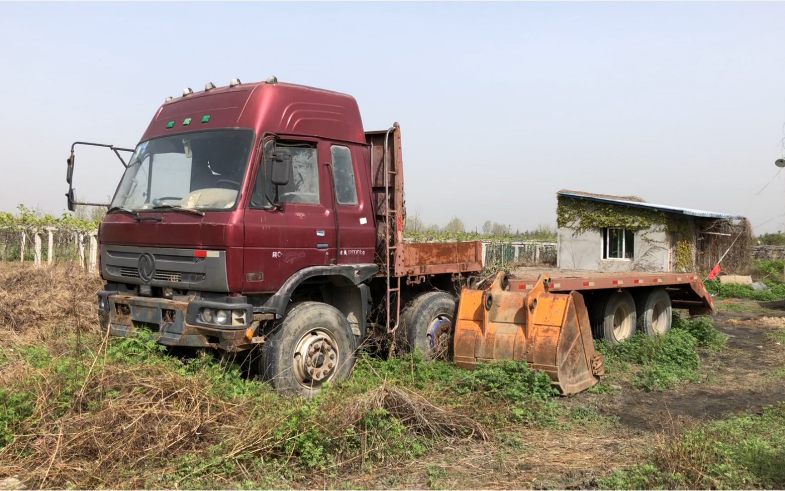 报废的东风紫罗兰前四后八平板车_哔哩哔哩_bilibili