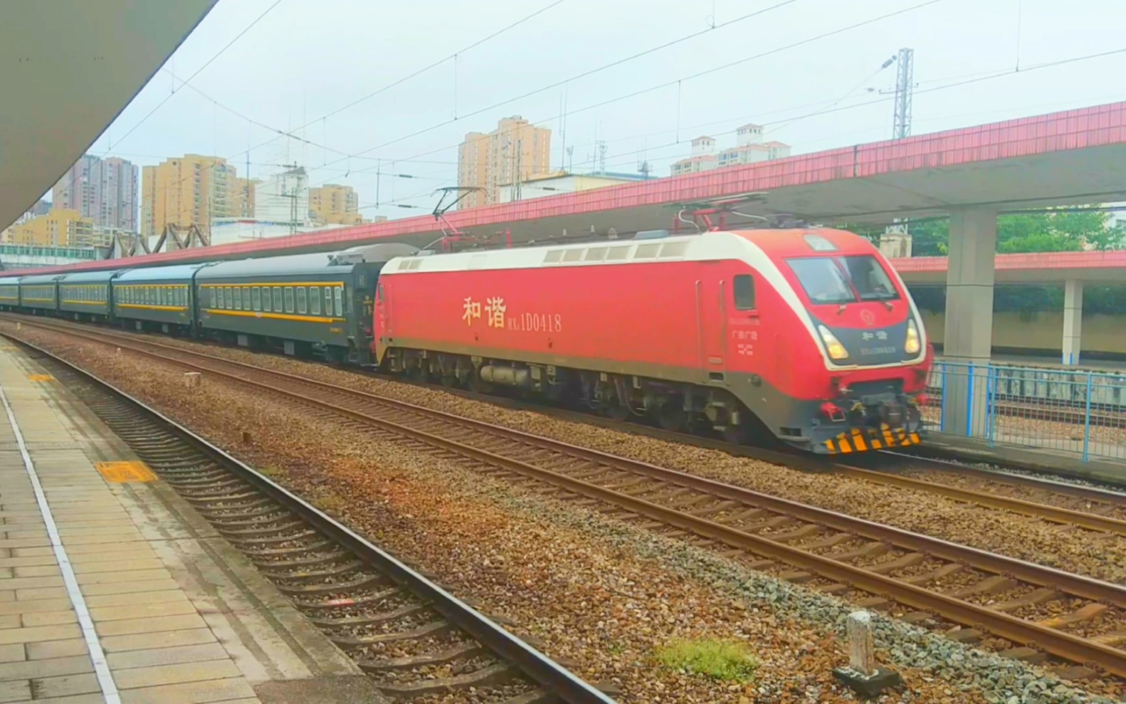 k1347西安深圳正线跨越咸宁站64020220706