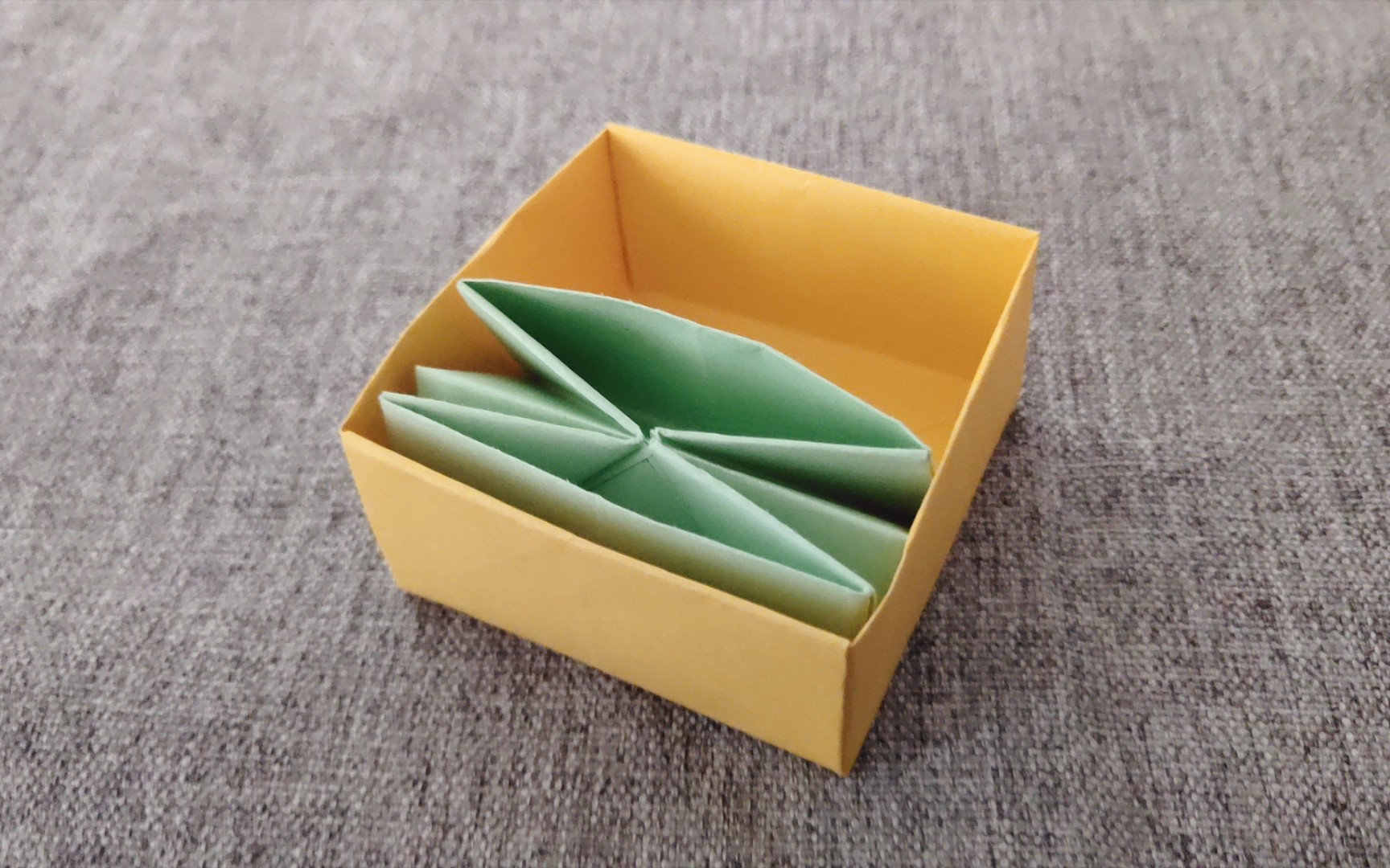 折纸垃圾盒 正方形图片