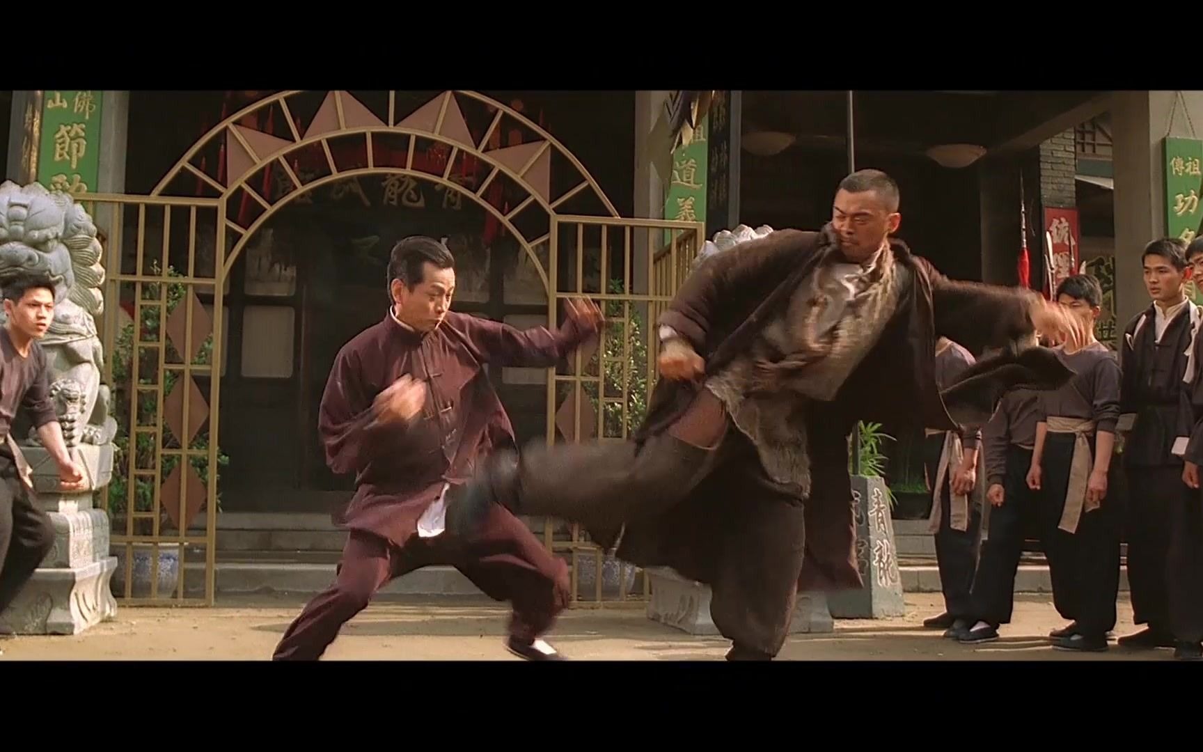 金山找来到佛山踢馆.已赢数家武馆,却不幸遇上巅峰时的叶问.