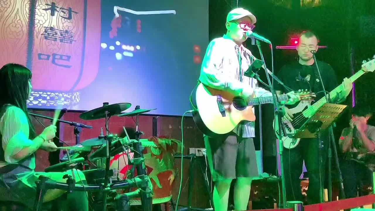 乌兰邦托的夜 乌兰巴托的夜 宏村 音乐酒吧 女鼓手 国庆心动打卡地