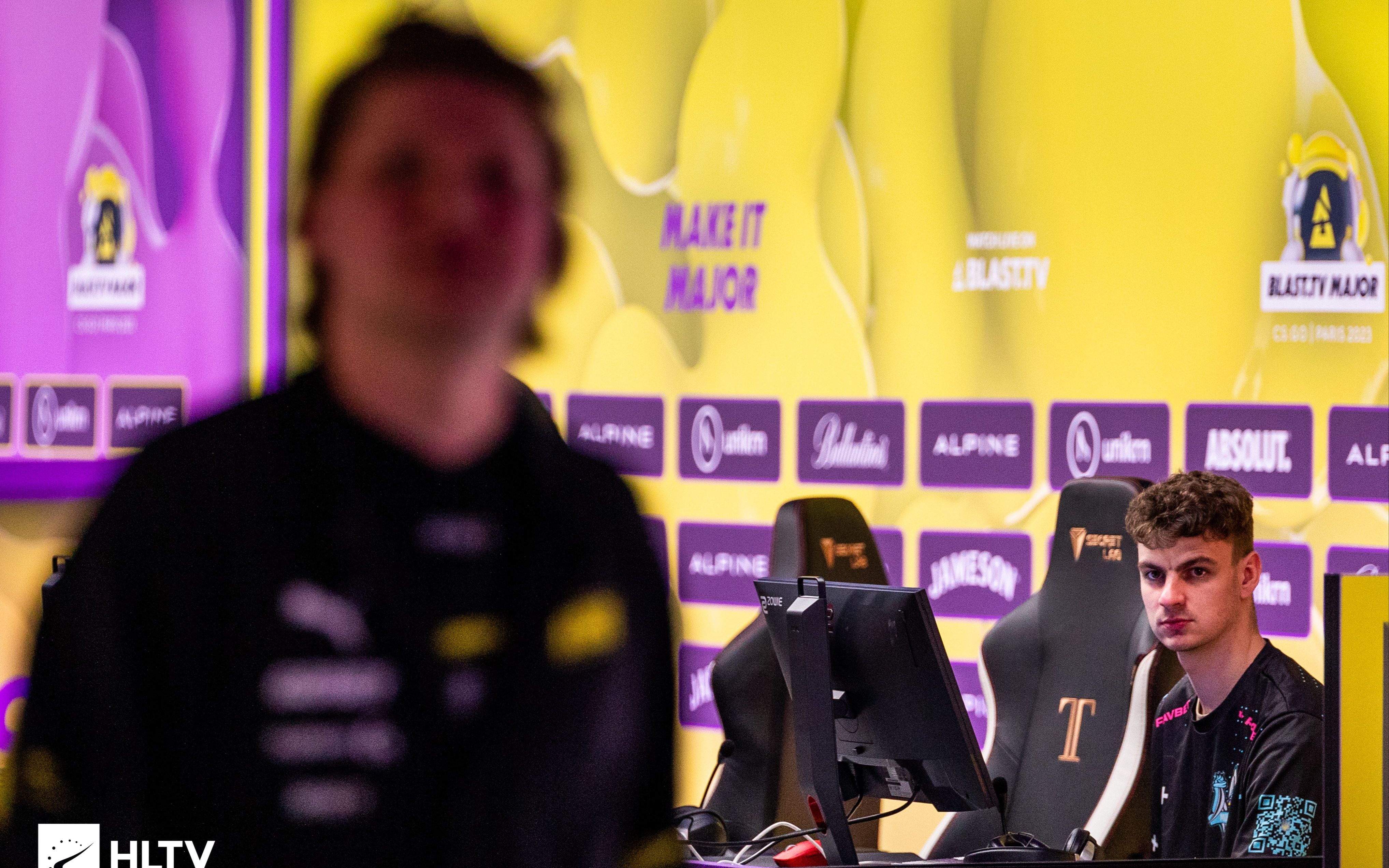 玩机器看monte战胜navi后woro2k与s1mple的撞拳难掩笑意 弹幕版