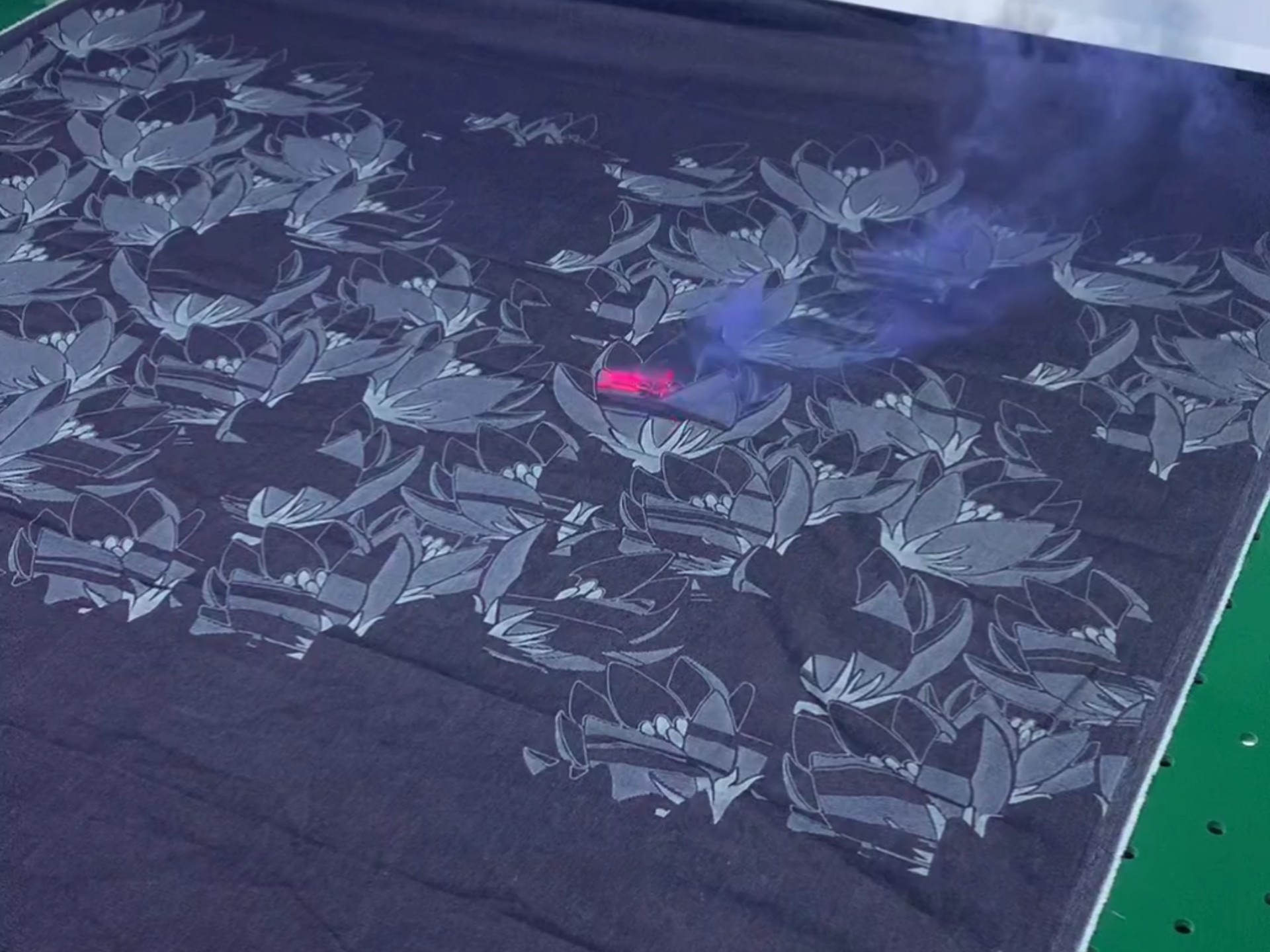 牛仔面料激光烧花 烧出来的花型你见过吗